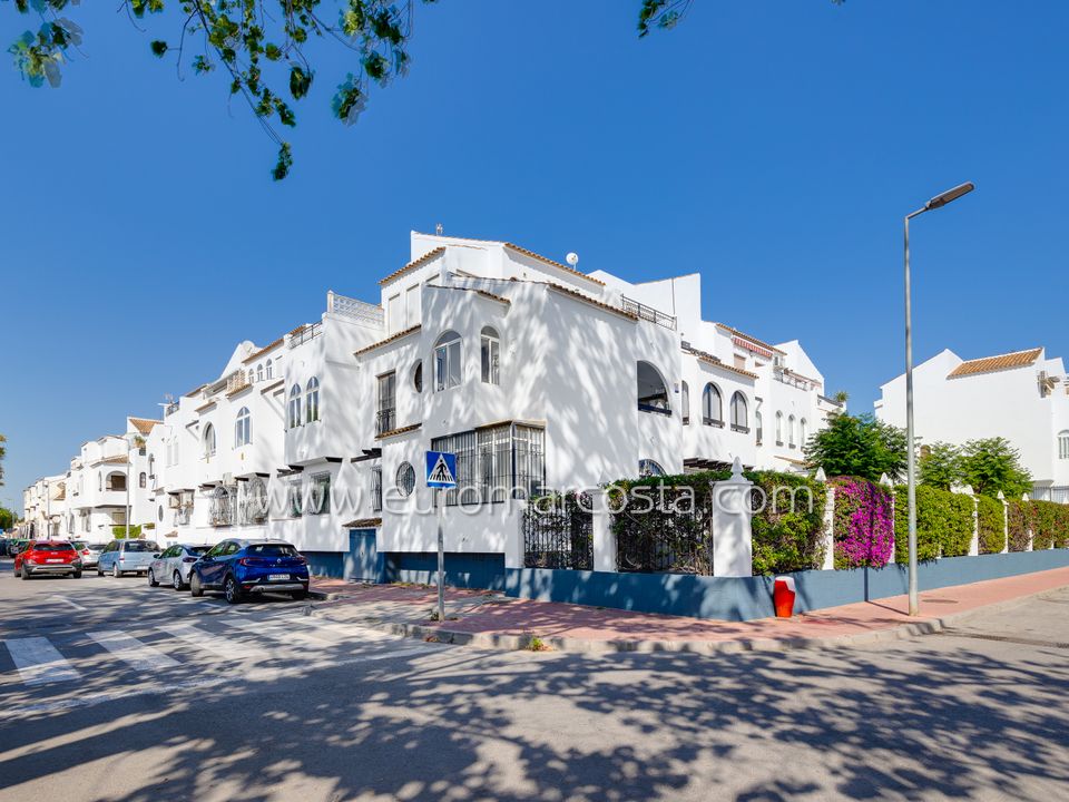 Bungalow in Torrevieja, Alicante - photo 1